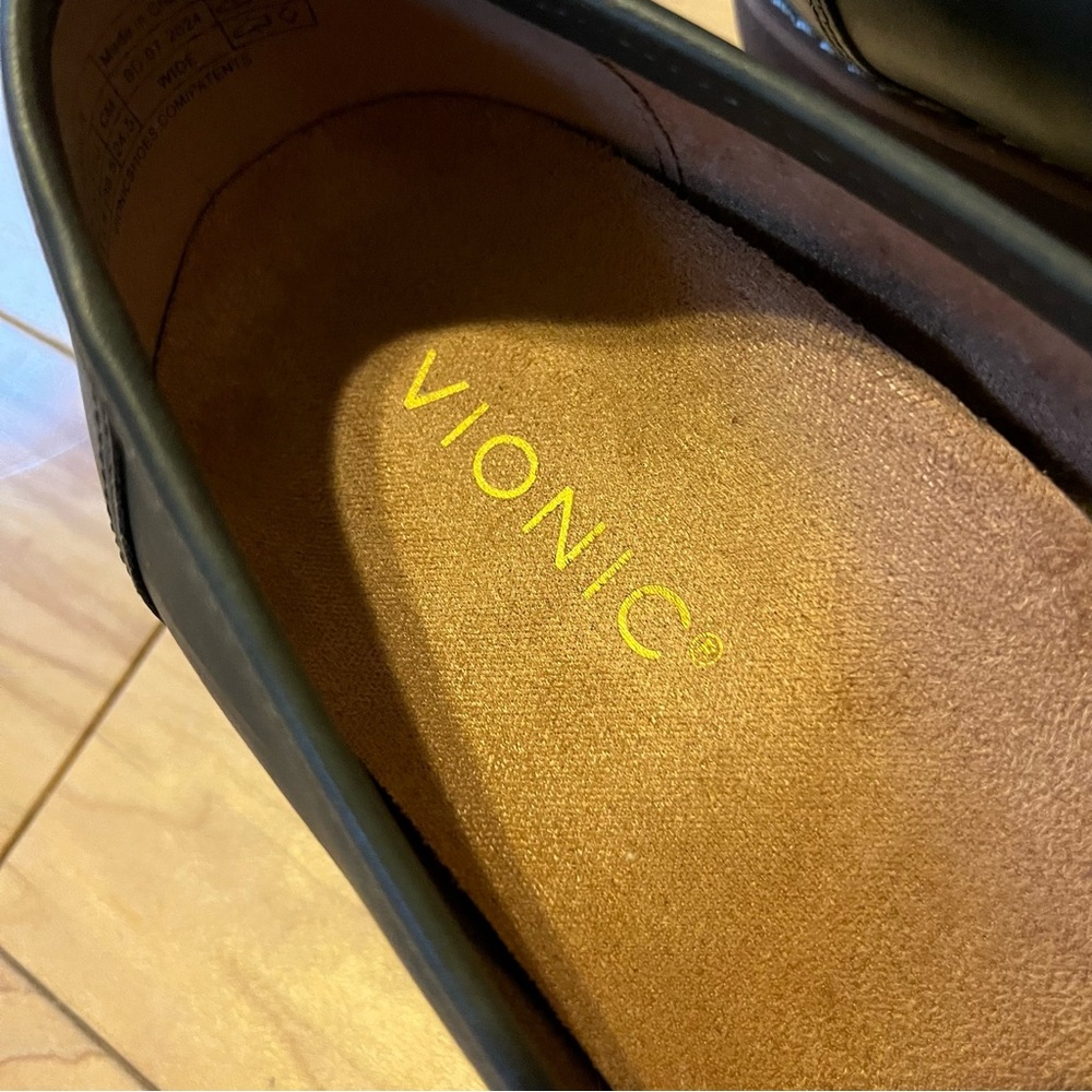 Vionic Cheryl II Leather slip on penny loafers in dark khaki size 8 wide - Picture 7 of 12